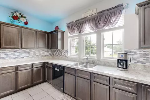 Kitchen - 4016 Bear Brook Dr, Lancaster, TX 75146 photo 5 of 5
