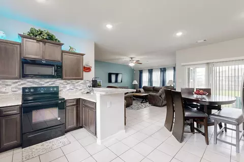 Kitchen - 4016 Bear Brook Dr, Lancaster, TX 75146 photo 3 of 5