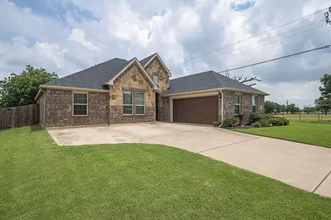 6400 Azur Meadows Dr, Joshua, TX 76058