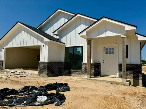 17330 Crossing Cir, Lindale, TX 75771