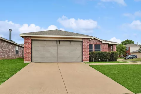 8772 Garden Springs Dr, Fort Worth, TX 76123