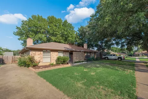 766 Midcreek Dr, Euless, TX 76039