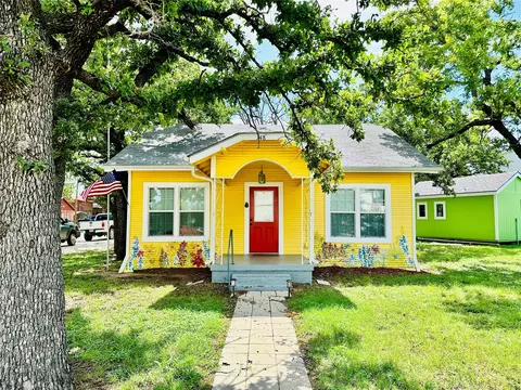 348 N Main St, Cross Plains, TX 76443