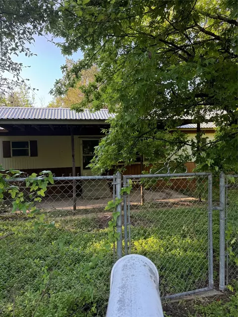 138 Mountain Vw, Blum, TX 76627