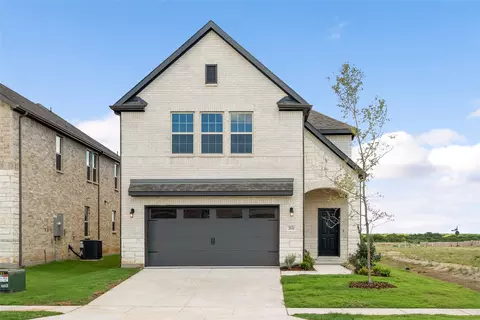 2631 Hawkins St, Van Alstyne, TX 75495