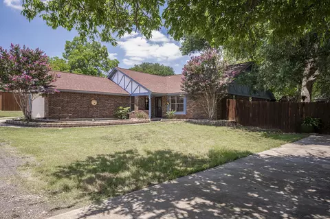 901 Highland Village Rd, Highland Village, TX 75077