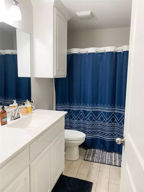 Bath - 208 Second St, Valley View, TX 76272 photo 2 of 2