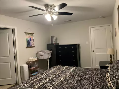 Bedroom - 208 Second St, Valley View, TX 76272 photo 1 of 4