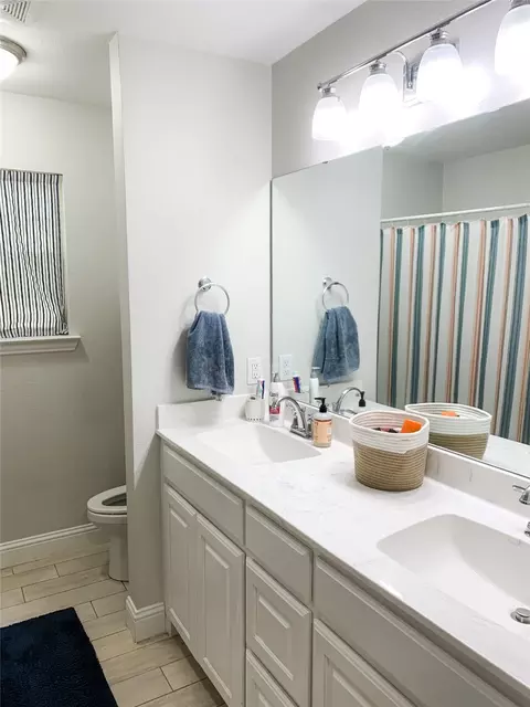 Bath - 208 Second St, Valley View, TX 76272 photo 1 of 2