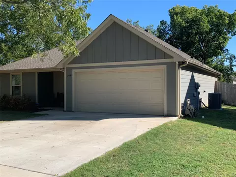Exterior - 208 Second St, Valley View, TX 76272 photo 2 of 5