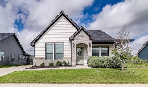 633 Charlotte Ln, Burleson, TX 76028