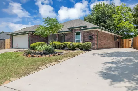 6304 Hunters Glen Dr, Watauga, TX 76148
