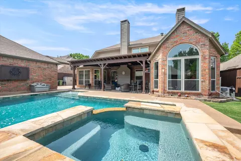 2729 Springhill Dr, Grapevine, TX 76051