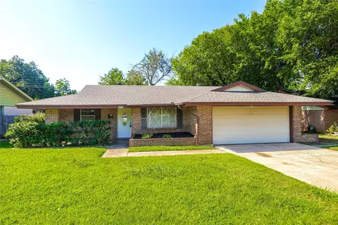 2214 Woodoak Dr, Irving, TX 75060