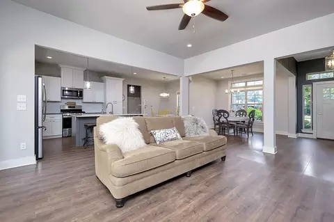 415 E Main St, Pilot Point, TX 76258 photo 9