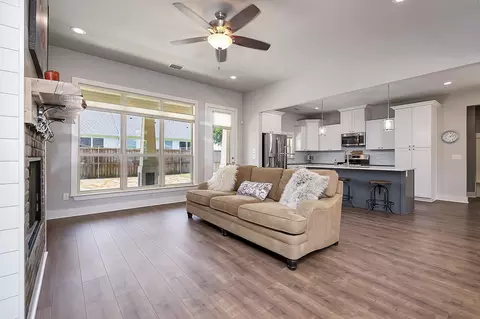 415 E Main St, Pilot Point, TX 76258 photo 8