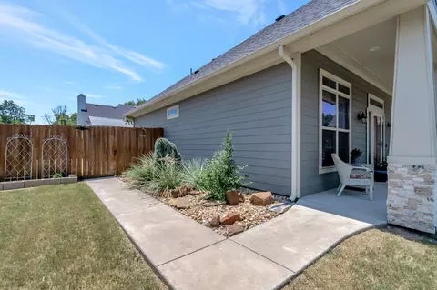 415 E Main St, Pilot Point, TX 76258 photo 4