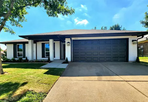 8201 April Ln, Watauga, TX 76148