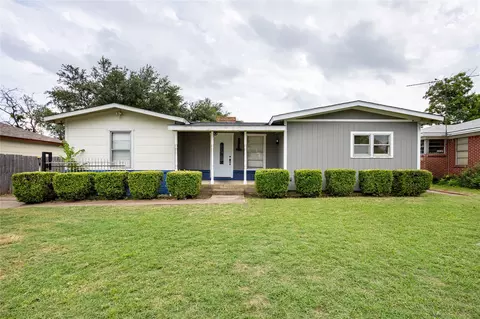 4917 Flagstone Dr, Fort Worth, TX 76114