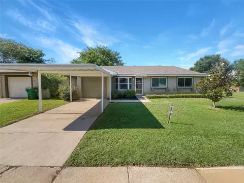 5213 Parkview Dr, Haltom City, TX 76148