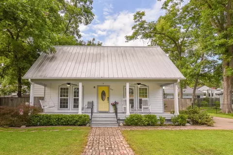 404 E Dixon St, Jefferson, TX 75657