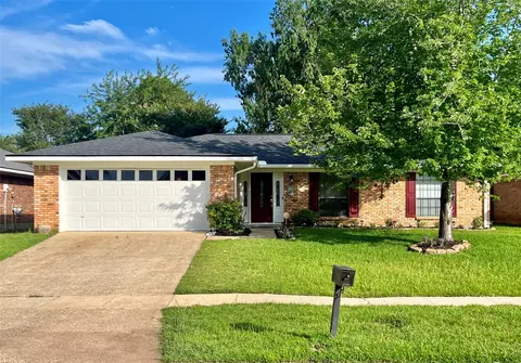 5508 Golden Meadows Dr, Bossier City, LA 71112