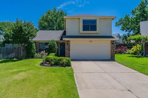 2216 Ryan Rdg, Grapevine, TX 76051