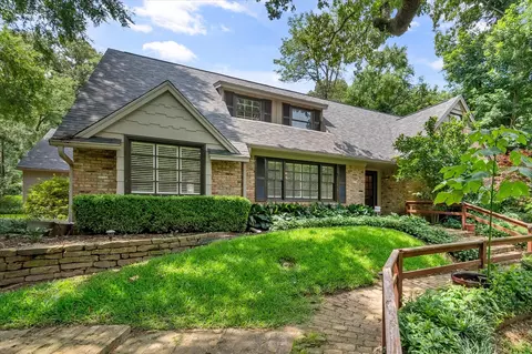 1024 Swanson Dr, Palestine, TX 75801