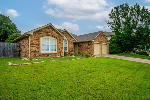 2219 Cromwell Dr, Arlington, TX 76018