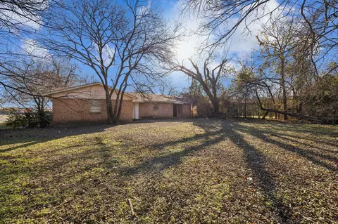3289 Centennial Rd, Forest Hill, TX 76119