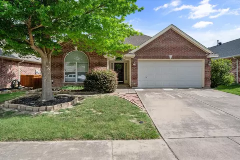 9079 Winding River Dr, Fort Worth, TX 76118