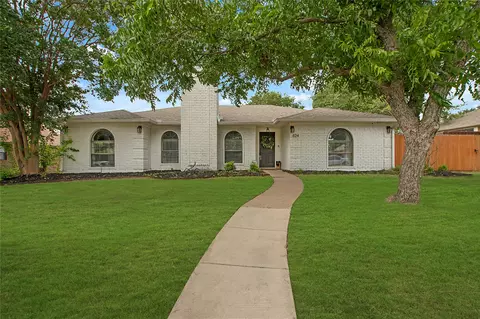 824 Baxter Dr, Plano, TX 75025