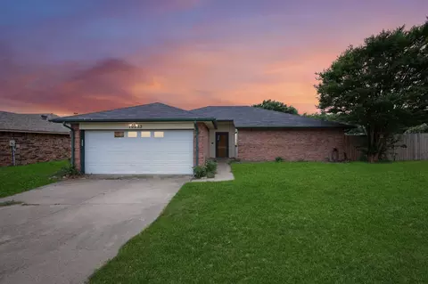 10233 Stoney Bridge Rd, Fort Worth, TX 76108