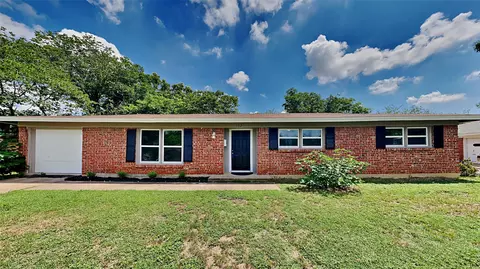352 Bellvue Dr, Fort Worth, TX 76134
