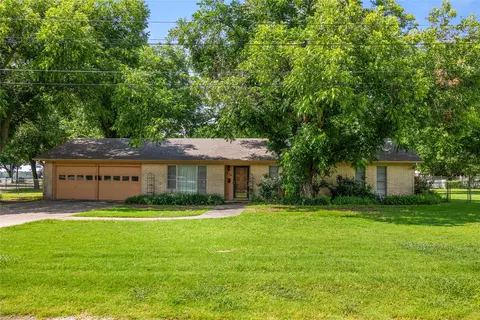 224 E Plum Ave, De Leon, TX 76444