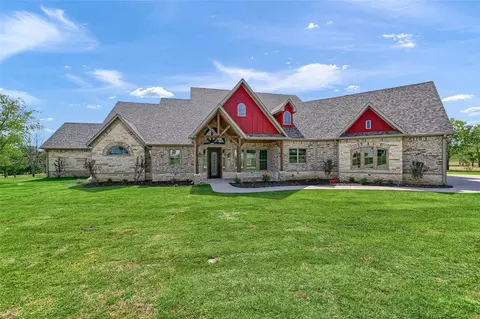 111 Red Bird Ln, Bells, TX 75414