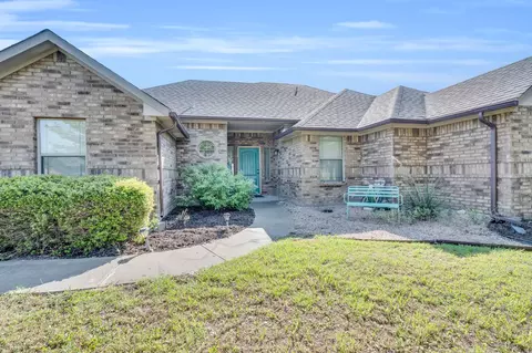 132 Meadow Glen Dr, Waxahachie, TX 75165