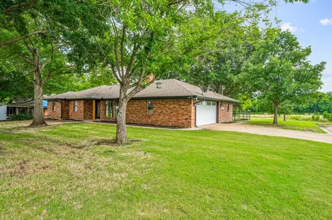 129 Blue Jay St, Stephenville, TX 76401