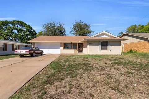 2637 Materhorn Dr, Dallas, TX 75228