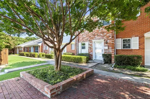 1207 Roaring Springs Rd, Fort Worth, TX 76114