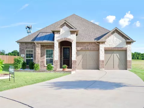421 Burberry Dr, Grand Prairie, TX 75052
