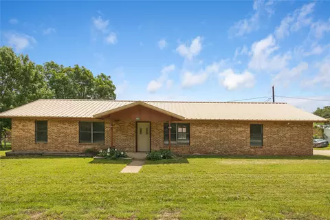 857 Cherokee Rd, De Leon, TX 76444