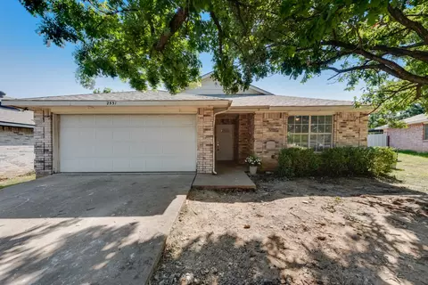 2531 Las Villas Ave, Dallas, TX 75211
