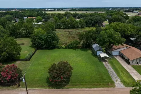 519 E Kempner St, Mabank, TX 75147