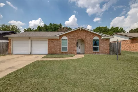 4229 Burly St, Forest Hill, TX 76119