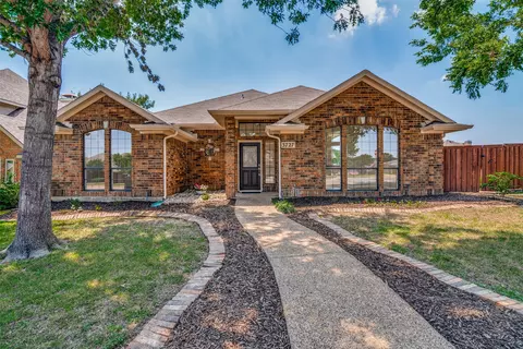 3727 Cromwell Dr, Carrollton, TX 75007