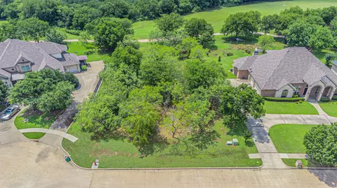 1004 Parview Cir, Grand Prairie, TX 75104