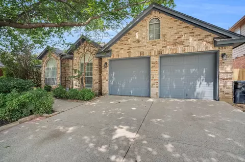 6015 Fox Hunt Dr, Arlington, TX 76001