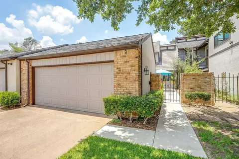 1016 Village Pl, Fort Worth, TX 76112