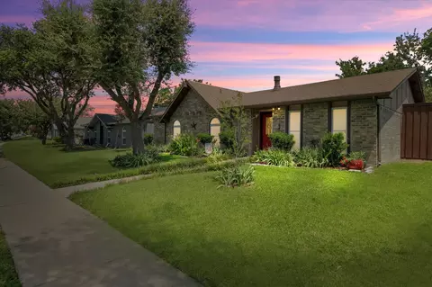 2039 Kings Rd, Carrollton, TX 75007